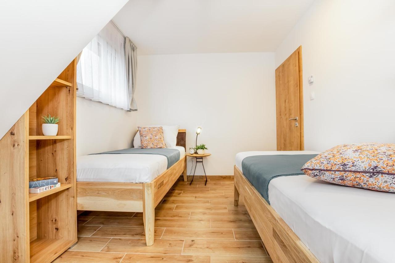 Apartmány Karlovy Dvory Horní Planá Exterior foto